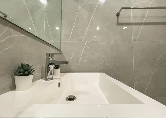 Luxury 2br︱fast Wifi︱walk To & Mrt Rama 9 Apartment